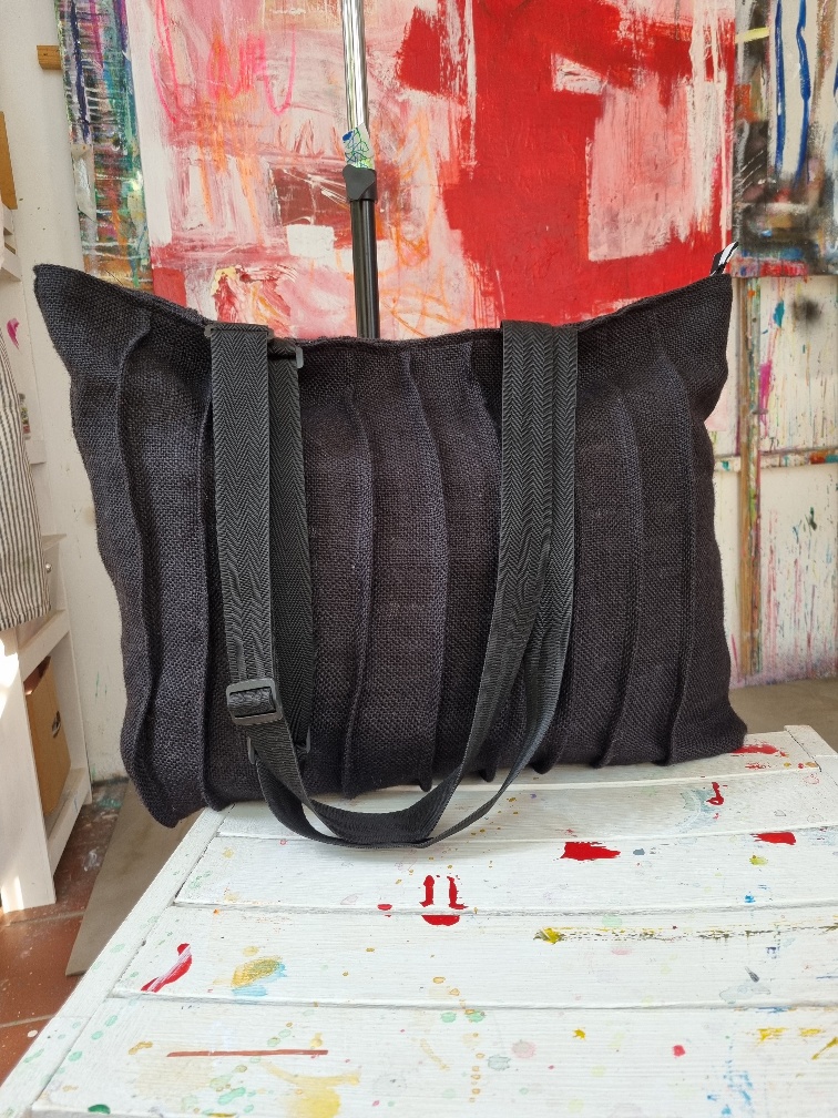 PLEATED TOTE - BLACK - Image 3