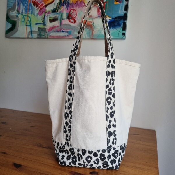 CLASSIC COLLECTION - YOUR TOTE LARGE - BLACK LEO