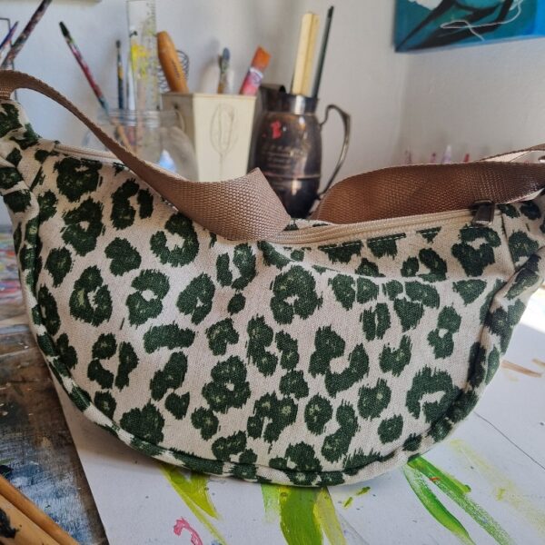 YOUR TOTE COMPANION - LEO - DEEP GREEN