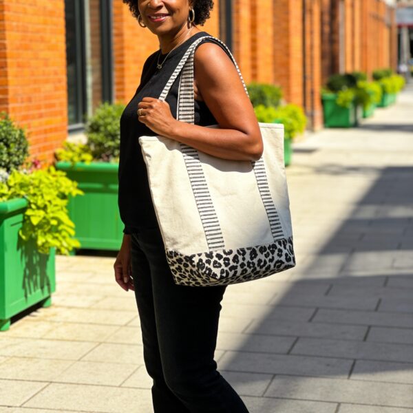 CLASSIC COLLECTION - YOUR TOTE LARGE - BLACK LEO/STRIPE